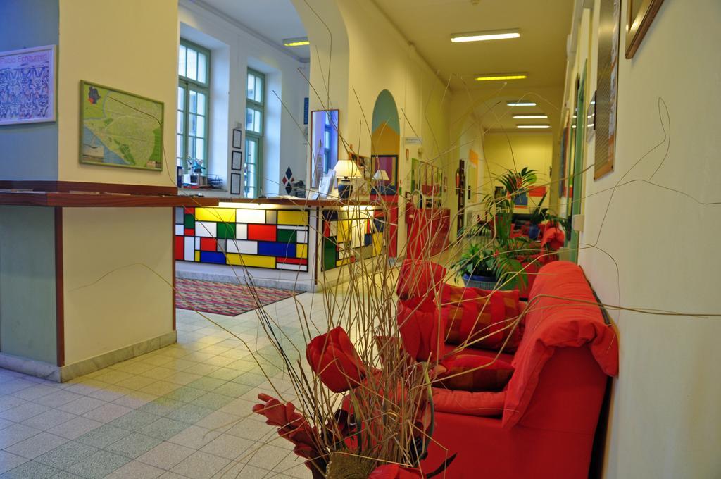 Litus Roma Hostel Lido di Ostia Kültér fotó The library