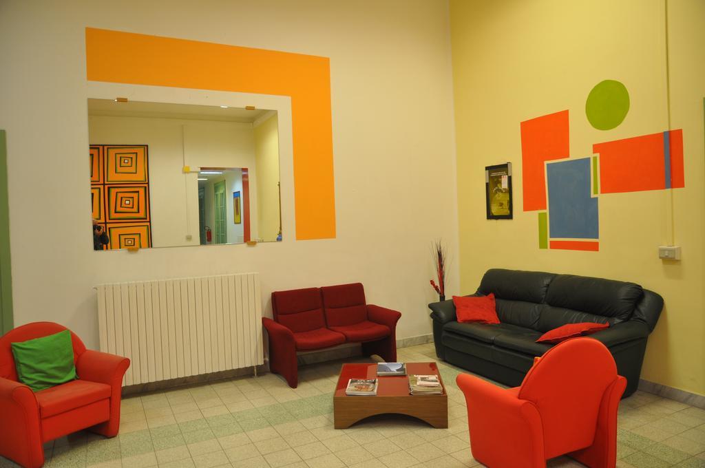 Litus Roma Hostel Lido di Ostia Kültér fotó The waiting room of a dental practice