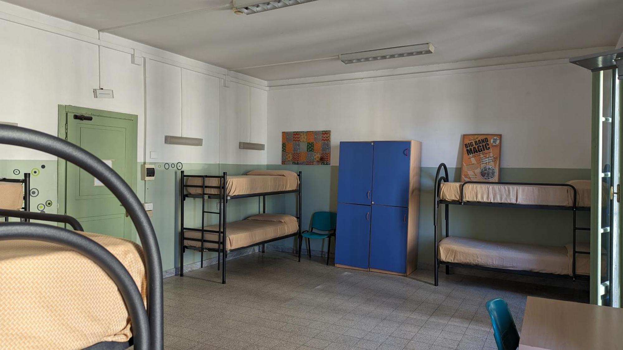 Litus Roma Hostel Lido di Ostia Kültér fotó Dormitory at the hostel