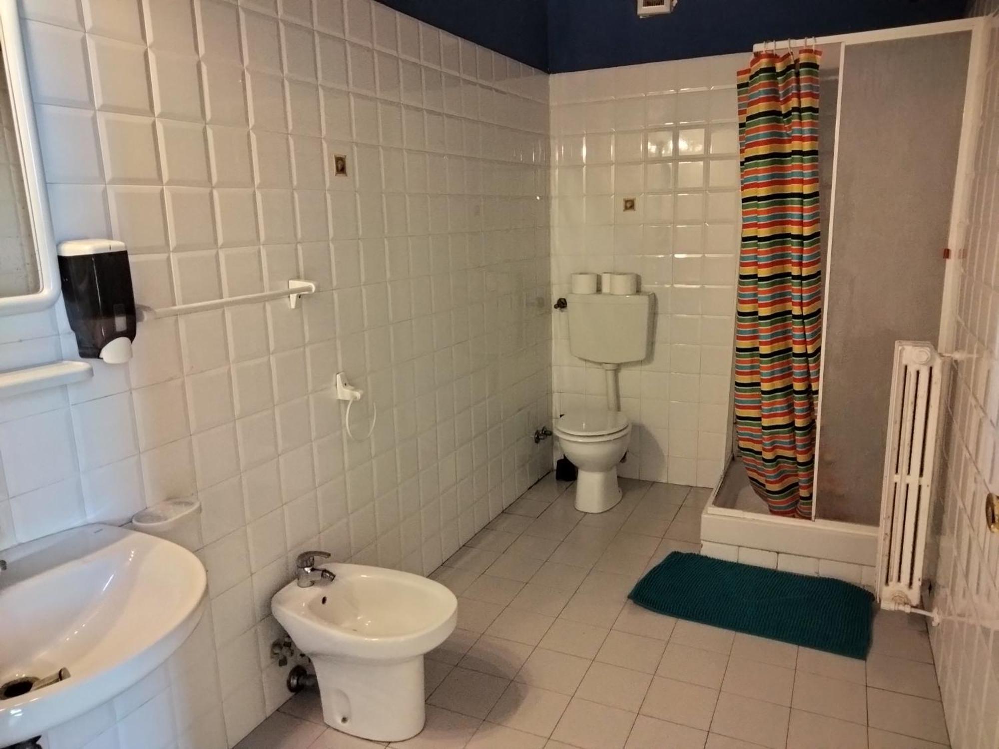Litus Roma Hostel Lido di Ostia Kültér fotó Bathroom with shower enclosure