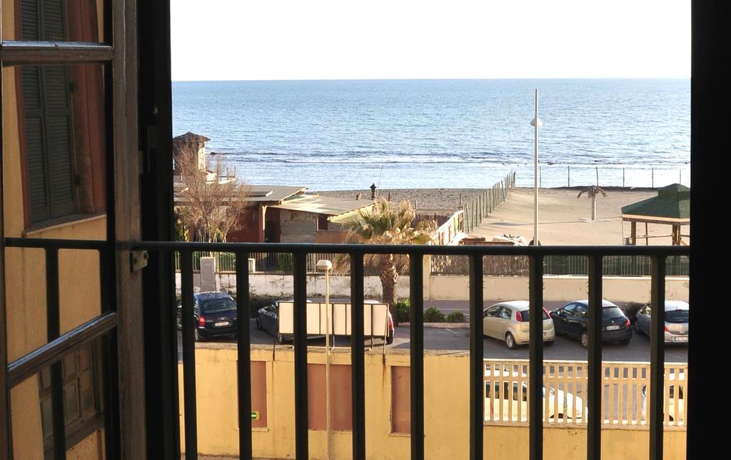 Litus Roma Hostel Lido di Ostia Kültér fotó View of the sea from a balcony in the city