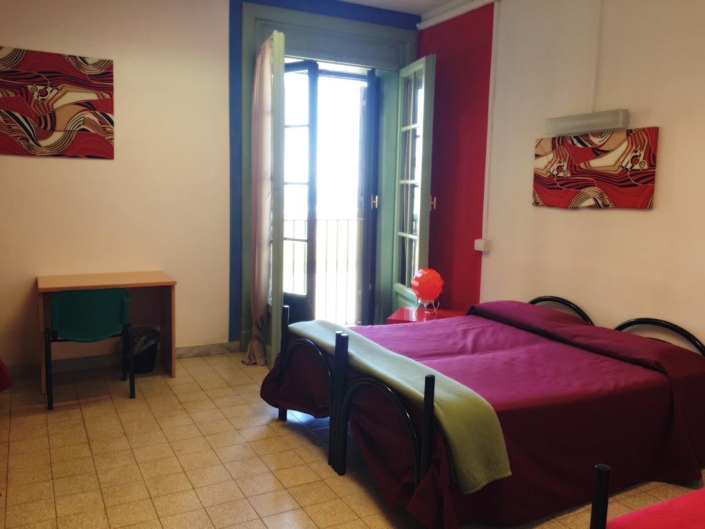 Litus Roma Hostel Lido di Ostia Kültér fotó A typical room at the hostel