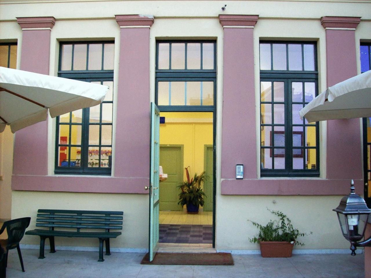 Litus Roma Hostel Lido di Ostia Kültér fotó Entrance to the museum