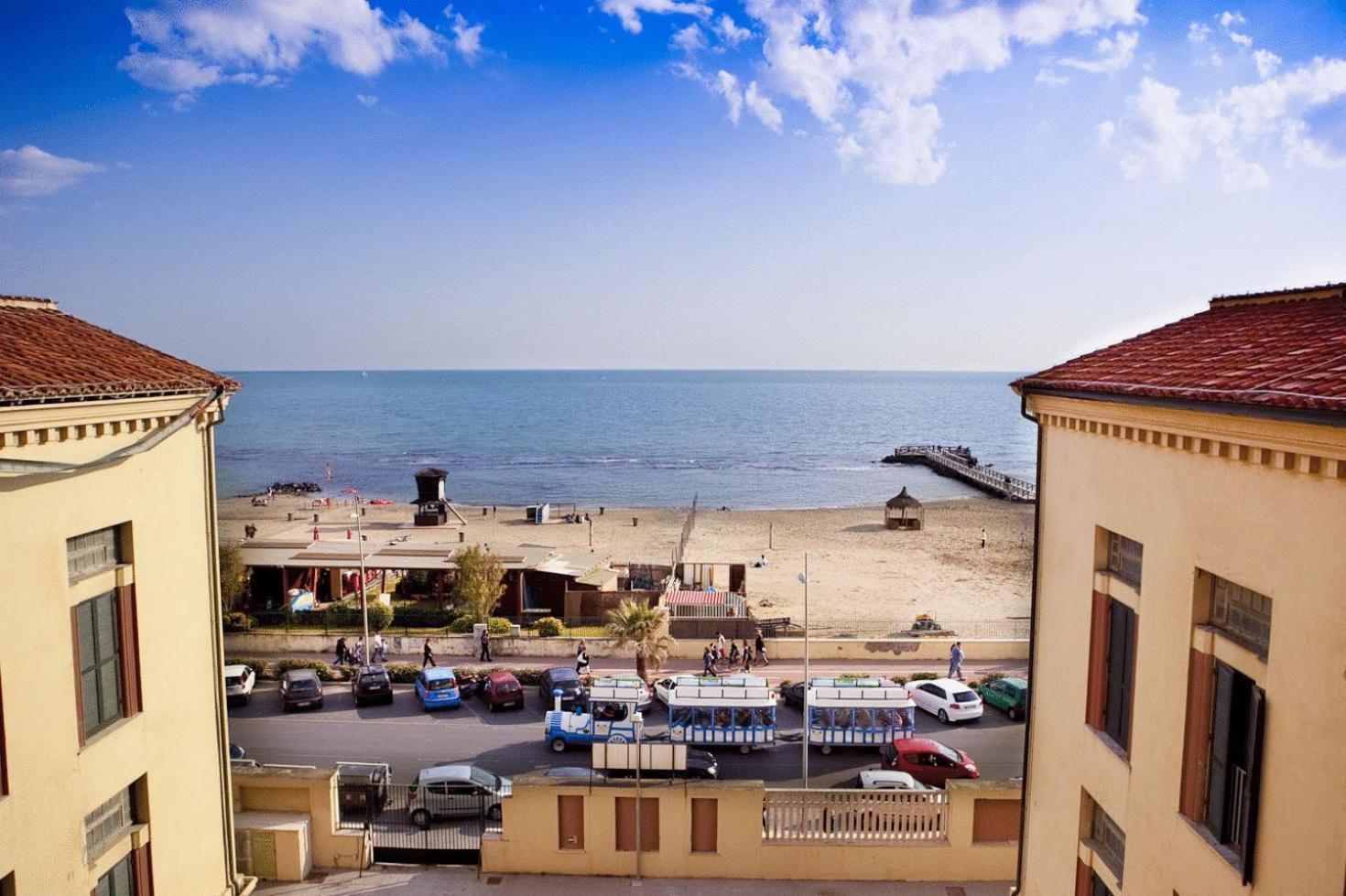 Litus Roma Hostel Lido di Ostia Kültér fotó The beach of Varano