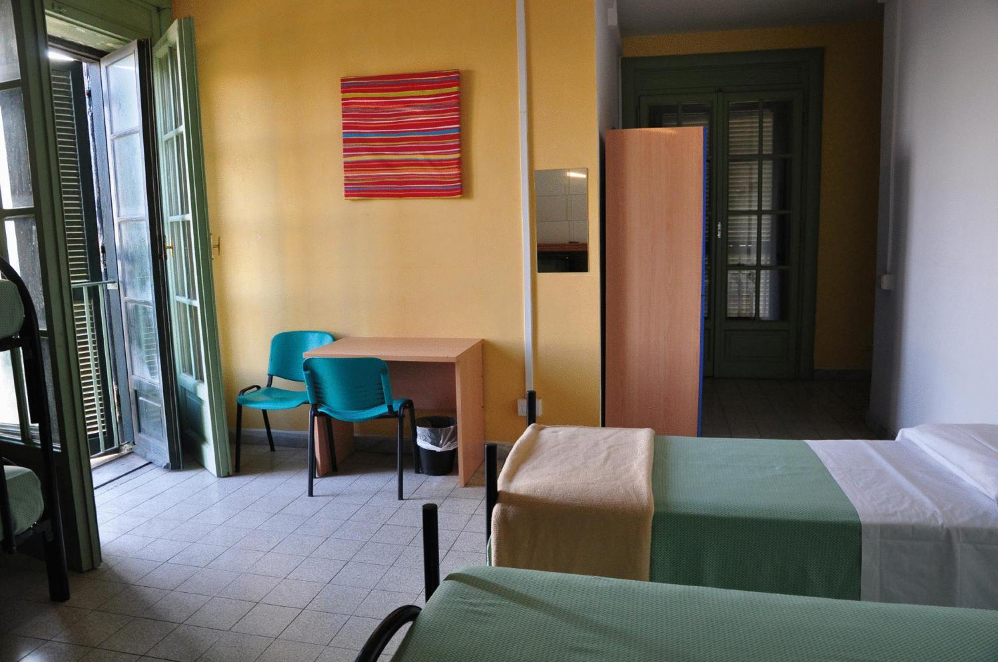 Litus Roma Hostel Lido di Ostia Kültér fotó A typical room at the hostel