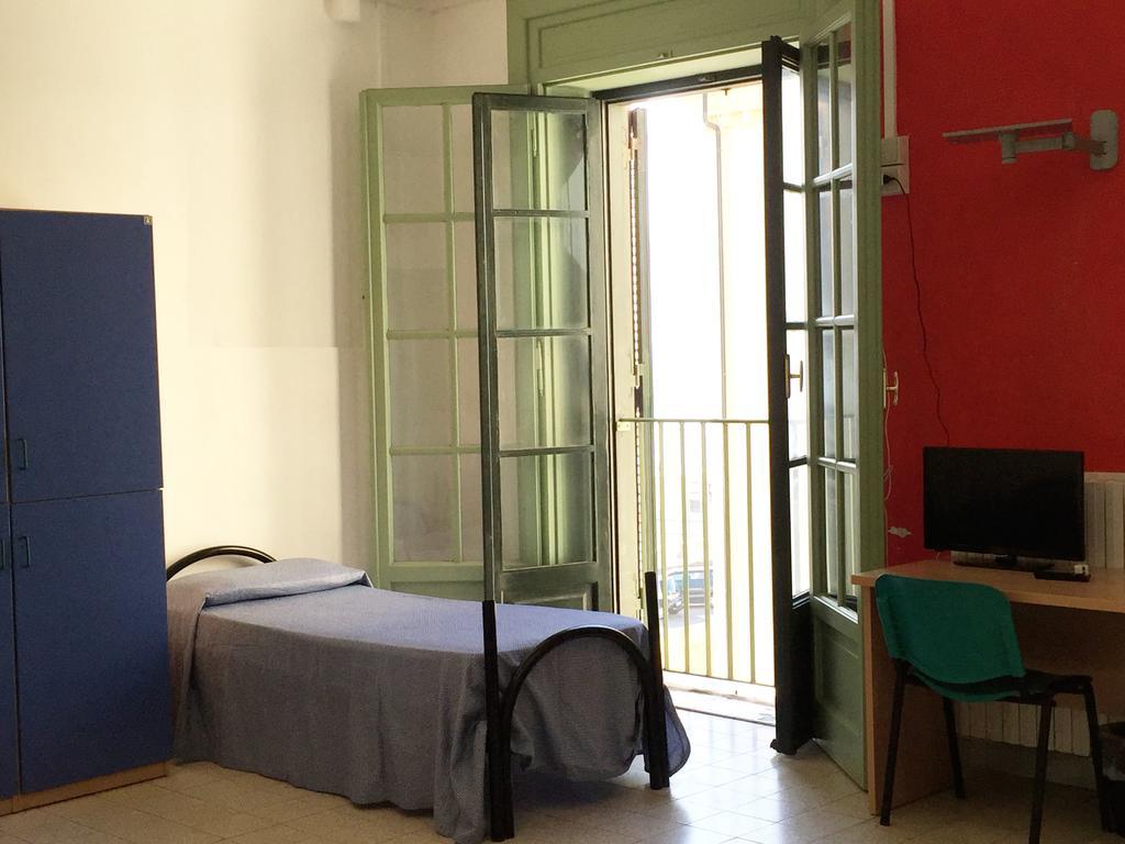 Litus Roma Hostel Lido di Ostia Kültér fotó A typical room at the university