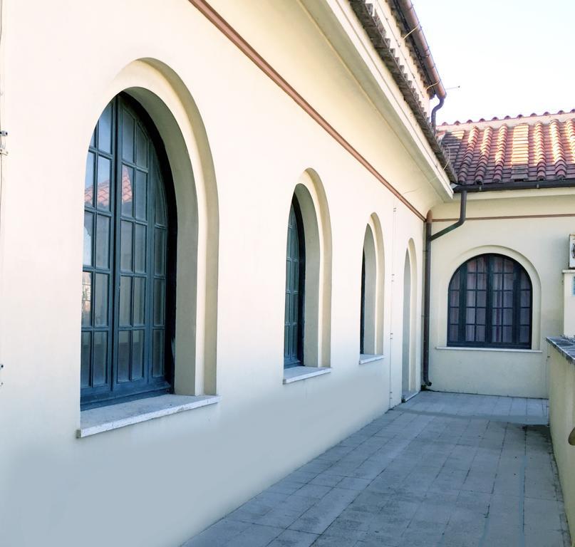 Litus Roma Hostel Lido di Ostia Kültér fotó The windows of the museum