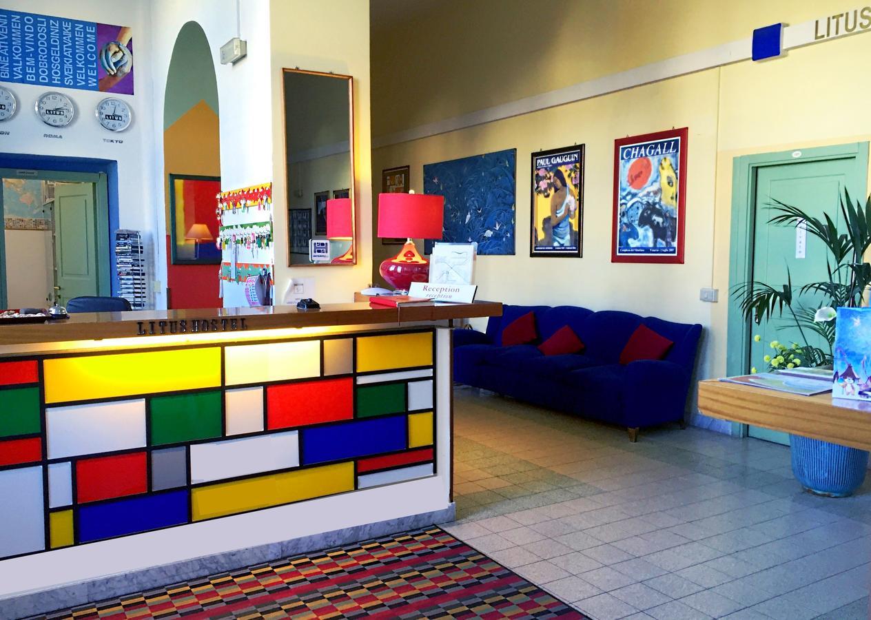 Litus Roma Hostel Lido di Ostia Kültér fotó The lobby of the hotel