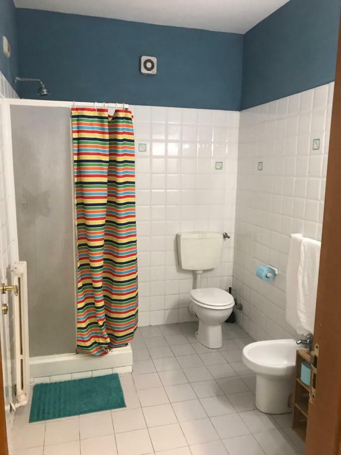 Litus Roma Hostel Lido di Ostia Kültér fotó A shower curtain